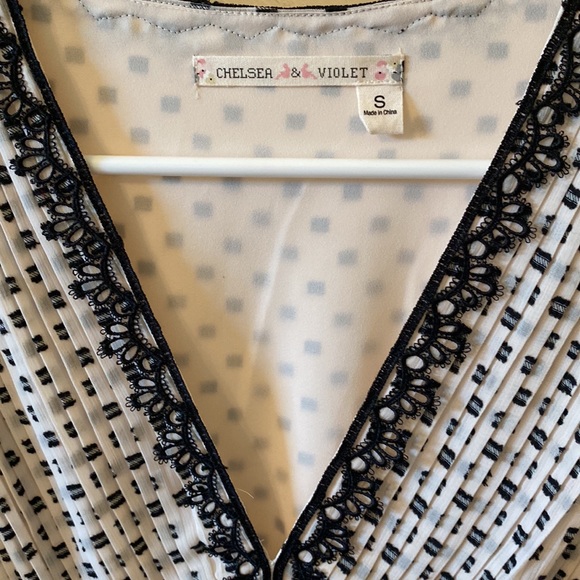 Chelsea & Violet Adorable Deep V dress Small - Picture 2 of 7